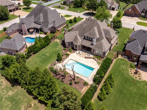 11 W Oxford Dr, Rogers, AR, 72758-9530 | Card Image