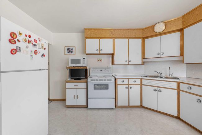 8 Foley Road Se, House other with 3 bedrooms, 1 bathrooms and 3 parking in Calgary AB | Image 11