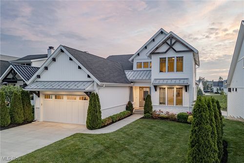 109 Bridgeport Way, Mayfield Heights, OH, 44124-4141 | Card Image