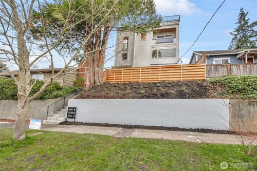 4048 32nd Avenue W, Seattle, WA, 98199 | Card Image