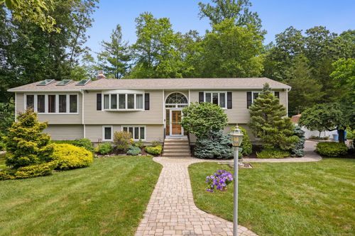 31 Astor Dr, Shelton, CT, 06484-1748 | Card Image