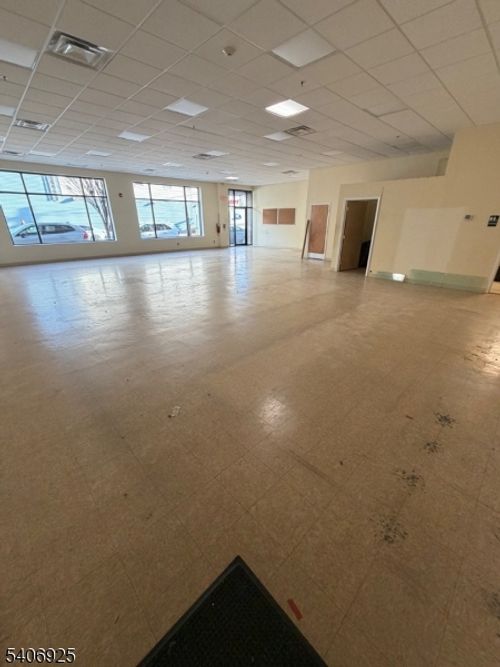 198 Ferry St, Newark, NJ, 07105-6858 | Card Image