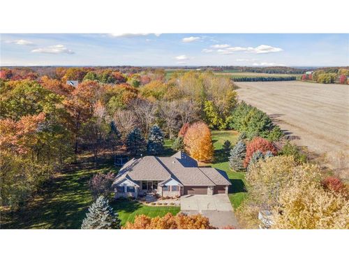 582 Country Oaks Ln, River Falls, WI, 54022-8154 | Card Image
