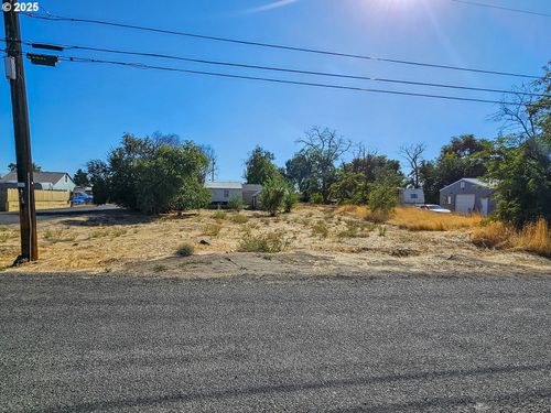 221 W Beech Ave, Hermiston, OR, 97838-1011 | Card Image
