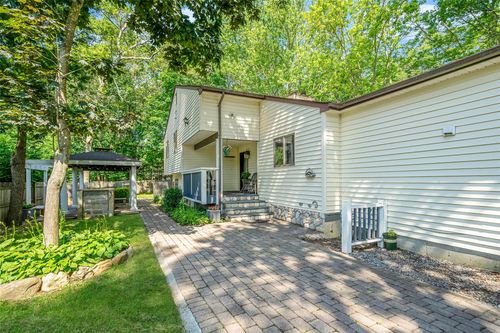 425 Puritan Dr, Shirley, NY, 11967-1345 | Card Image