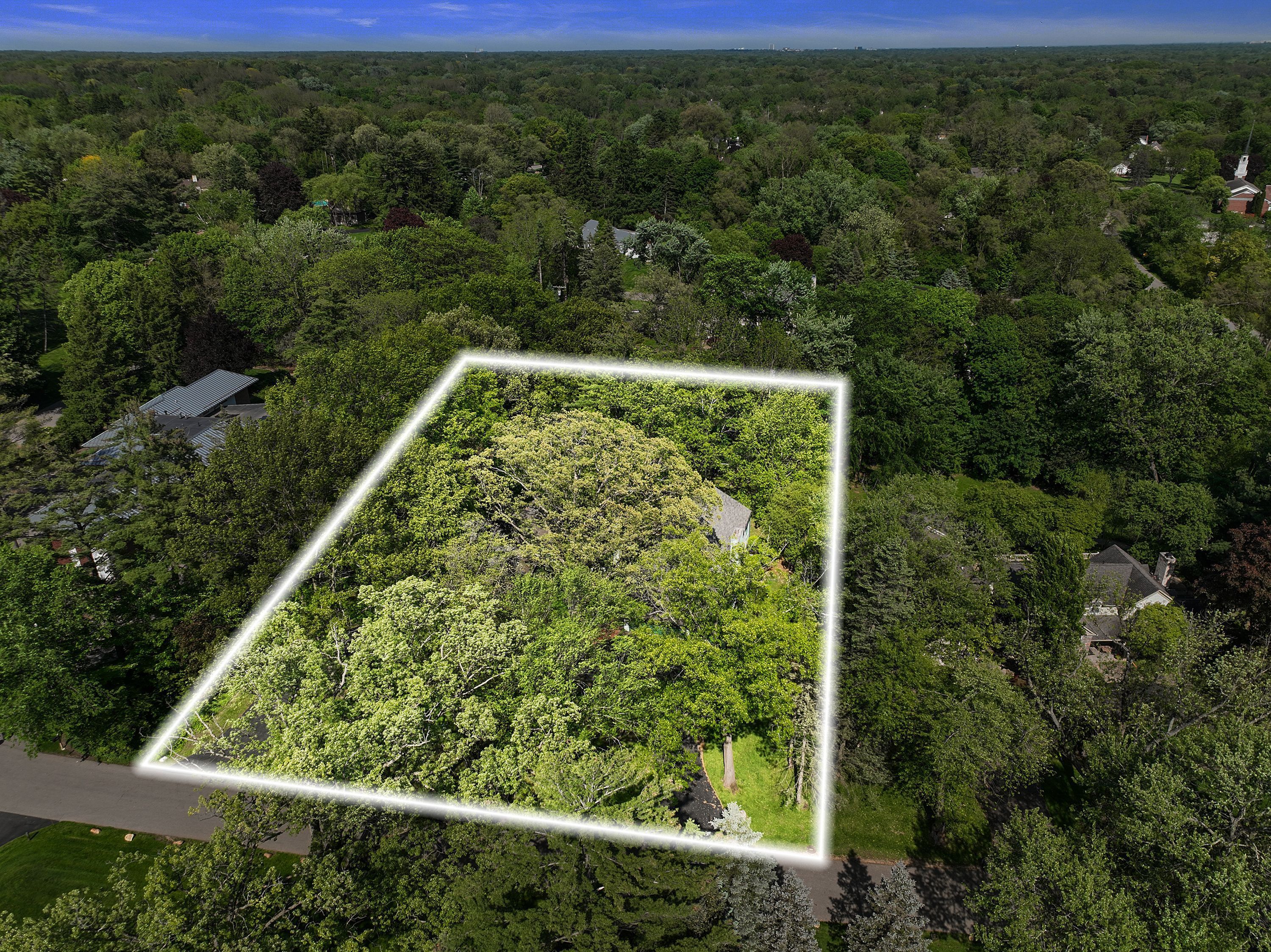 Carol Ave, Franklin, MI 48025