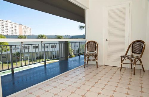 apt-305-270 Layne Blvd, Hallandale Beach, FL, 33009-5777 | Card Image