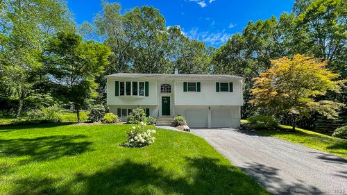 4 Union Cir, Danbury, CT, 06810-7222 | Card Image