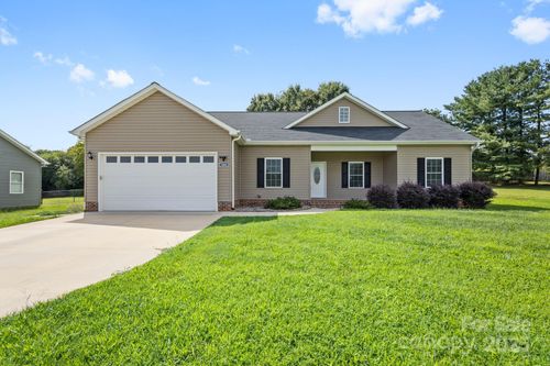 129 Sara Ln, Statesville, NC, 28625-9323 | Card Image