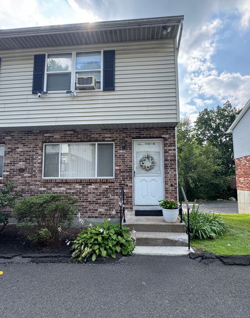 unit-1b-200 Yale St, Waterbury, CT, 06704-1562 | Card Image