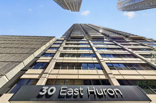 4610-30 E Huron St, Chicago, IL, 60611-4725 | Card Image