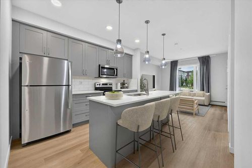 101-200 Shawnee Sq Sw, Calgary, AB, T2Y0T7 | Card Image