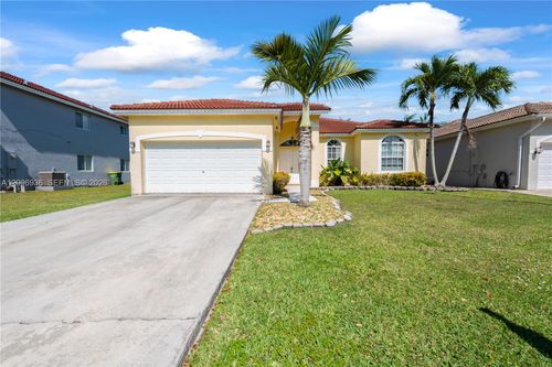 595 Se 30th Dr, Homestead, FL, 33033 | Card Image