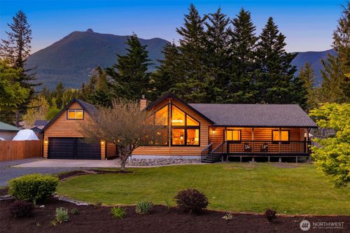 44422 Se 142nd Pl, North Bend, WA, 98045-9228 | Card Image