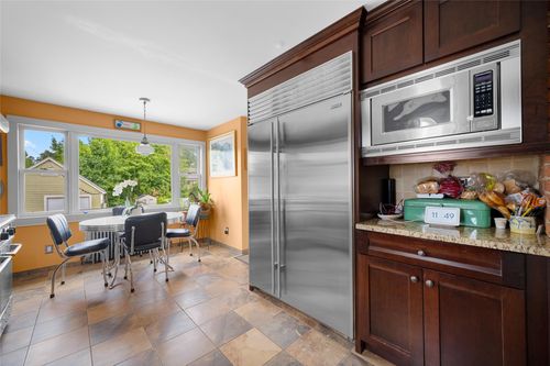 27 Neulist Ave, Port Washington, NY, 11050-4209 | Card Image