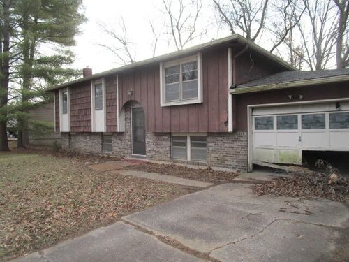 8300 W South Trails Dr, COLUMBIA, MO, 65202-8767 | Card Image