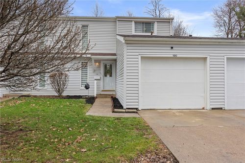 190 Deepwood Dr, Wadsworth, OH, 44281-9435 | Card Image