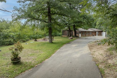 2576 58th Street Ln, Vinton, IA, 52349-9357 | Card Image