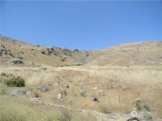 View North; 80 South's Southern line approx. canyon rim to rim, left to right just below dark rocks, center-left. 80 North's Northern line is up canyon, rim to rim just below large, dark basaltic rock on horizon. | Image 4