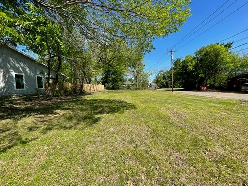 1011 E Houston St, Paris, TX, 75460 | Card Image