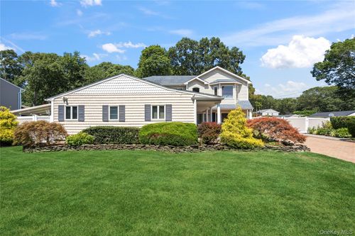 479 Garden St, West Islip, NY, 11795-2529 | Card Image