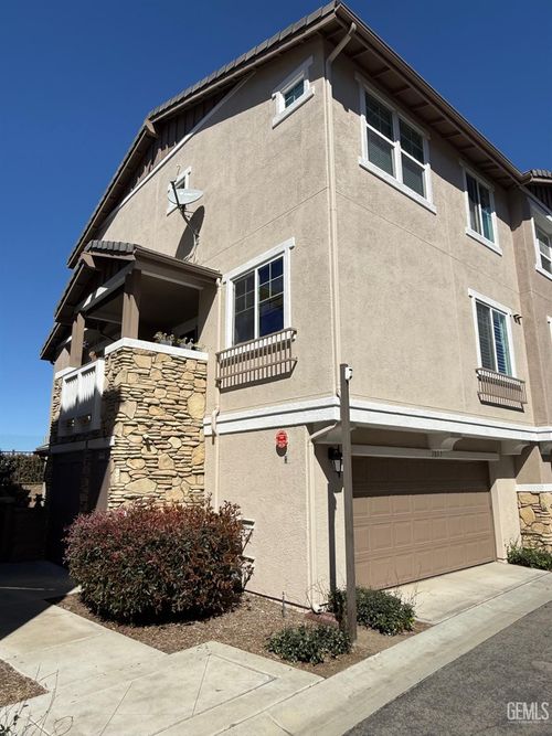 3037 Cole Grade Dr, Santee, CA, 92071-7607 | Card Image