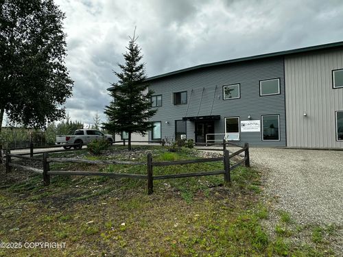 3408 International St, Fairbanks, AK, 99701-7901 | Card Image