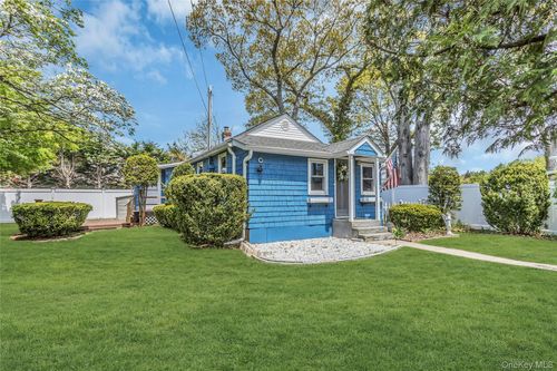 71 Paprocki Ave, West Islip, NY, 11795-2924 | Card Image