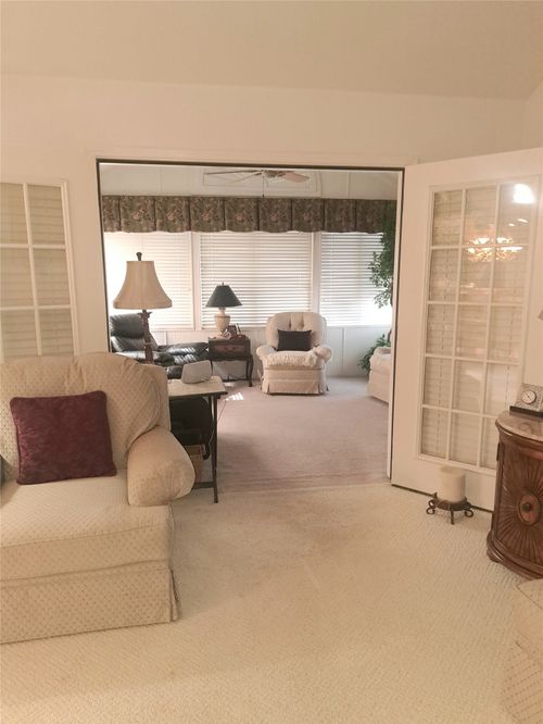 933 Bridges Dr, Arlington, TX, 76012-2048 | Card Image