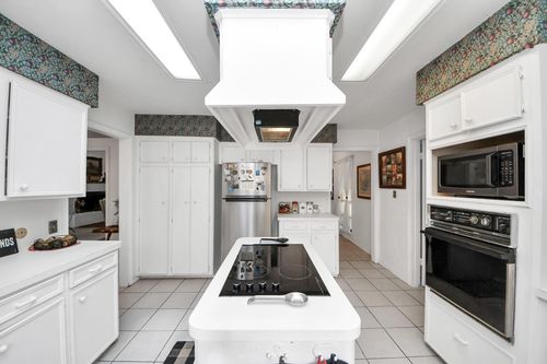 17 Winged Foot Dr, Conroe, TX, 77304-1155 | Card Image
