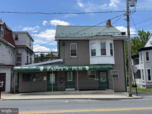220 &amp; 220 1/2 W Main Street, WAYNESBORO, PA, 17268 | Card Image