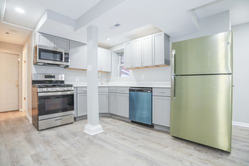 g-1315 W Eddy Street, Chicago, IL, 60657 | Card Image