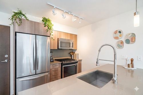 4xx-7058 14th Ave, Burnaby, BC, V3N0E6 | Card Image