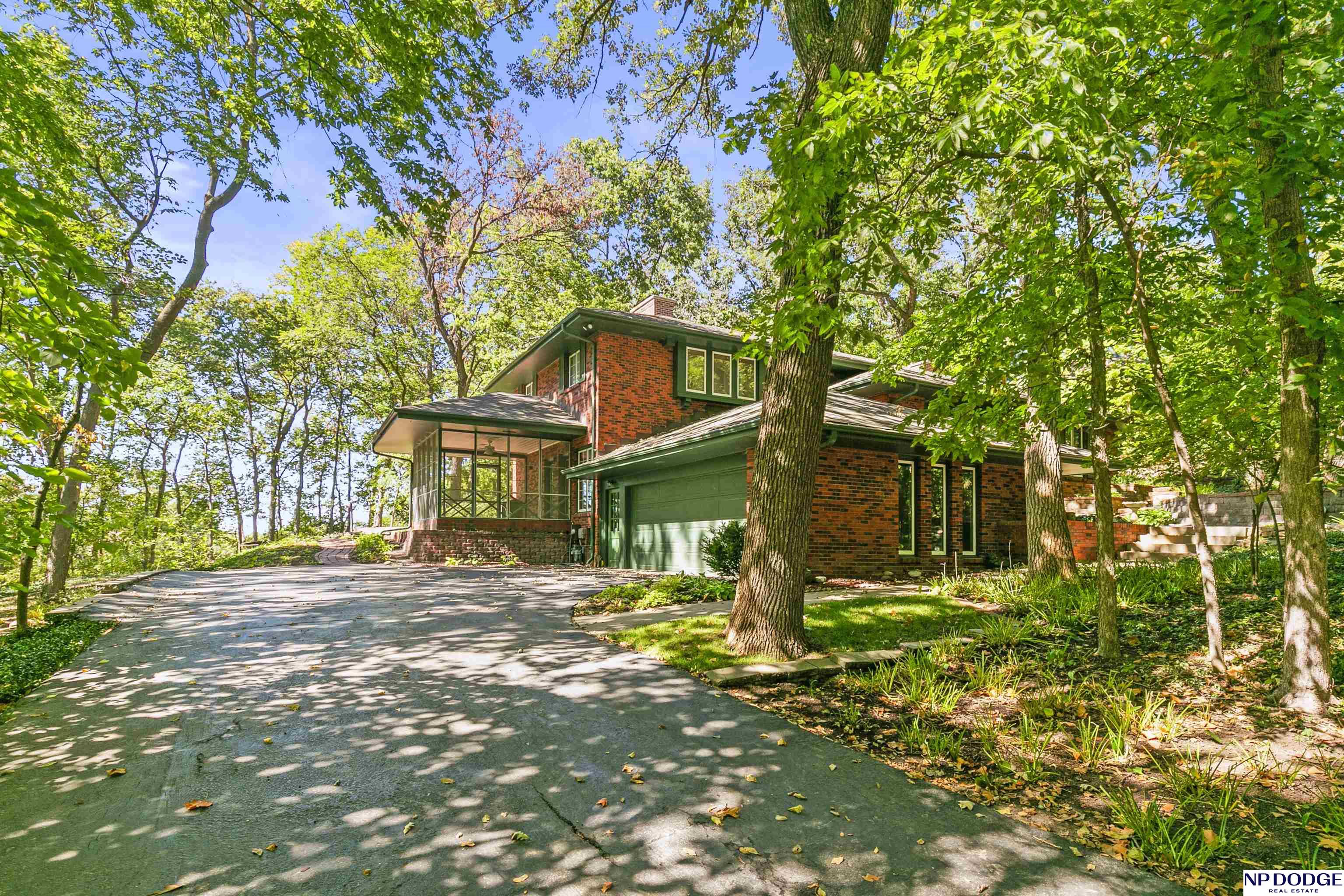 Country Club Oaks Pl, Omaha, NE 68152