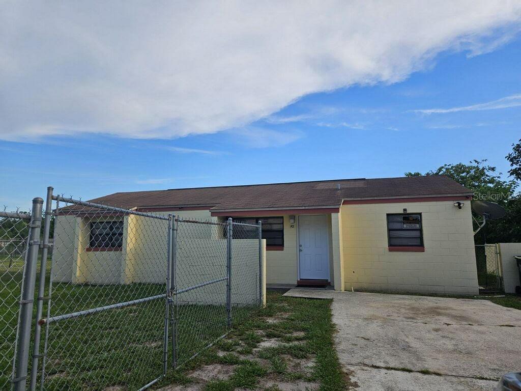 Queens Ct, Frostproof, FL 33843