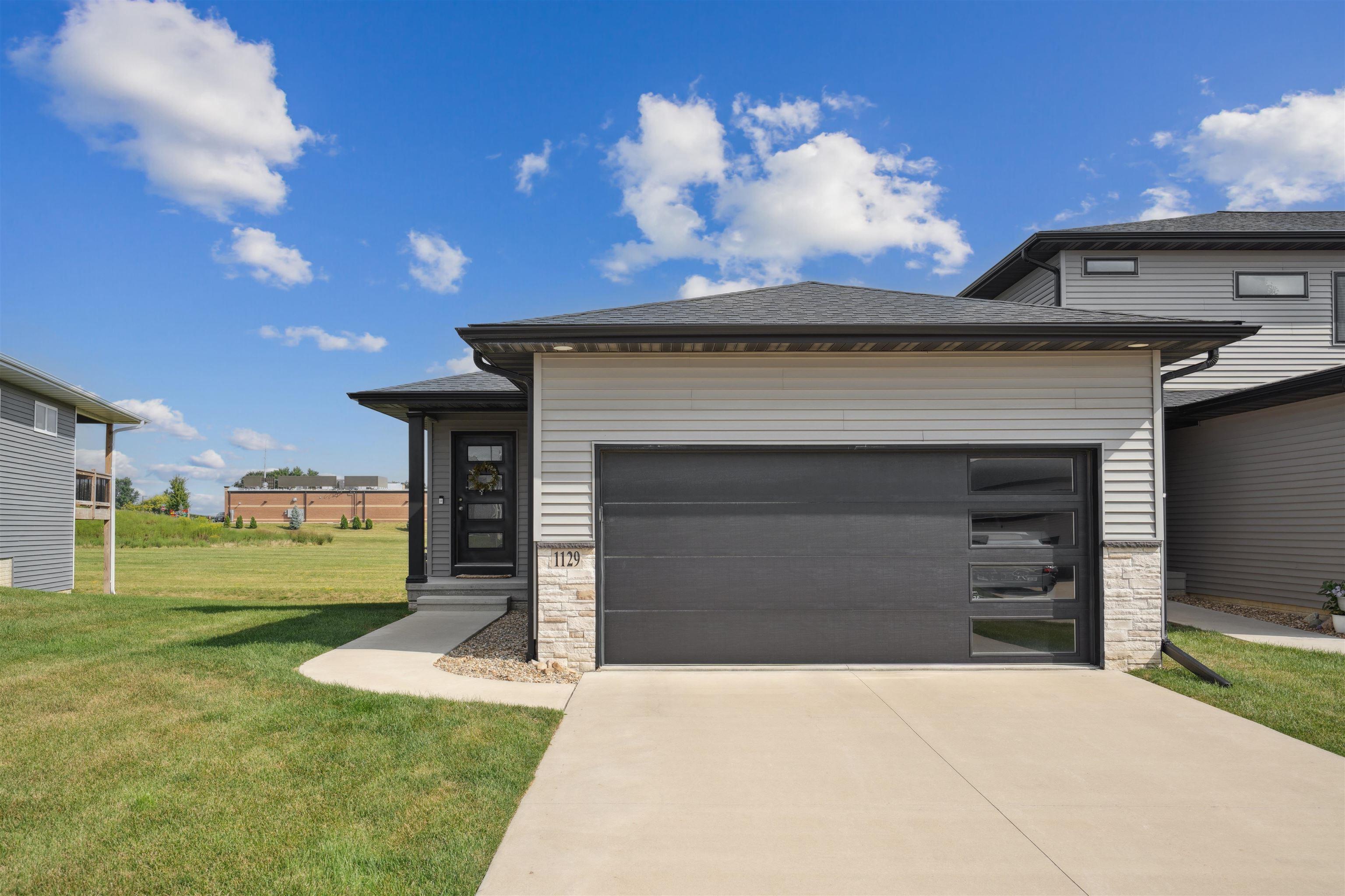 Loren Dr, Cedar Falls, IA 50613