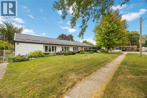 910 Charlesworth Dr, Sarnia, ON, N7V2S2 | Card Image
