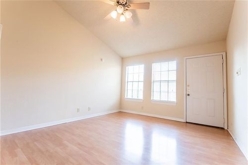 apt-206-2216 San Gabriel St, Austin, TX, 78705-5033 | Card Image