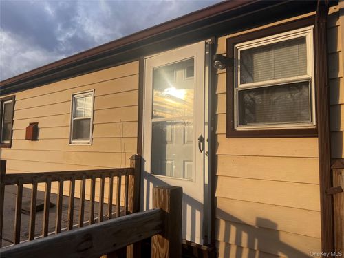 20 W Belmont St, Bay Shore, NY, 11706-2602 | Card Image