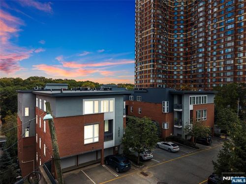 1600 Kaufer Ln, Fort Lee, NJ, 07024-6954 | Card Image