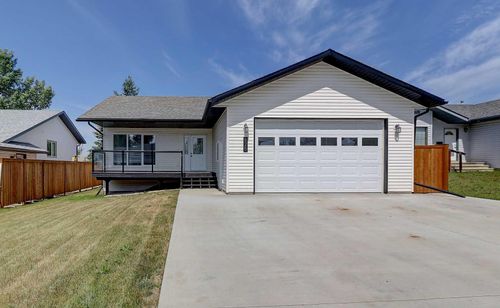 825 Cherry Street, Beaverlodge, AB, T0H0C0 | Card Image