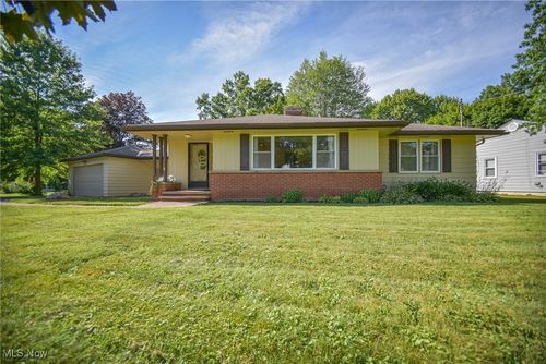 39490 Chestnut Ridge Rd, Elyria, OH, 44035-8234 | Card Image
