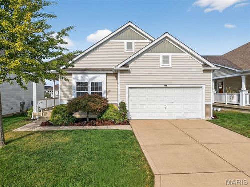 1733 Briarmanor Dr, Lake St Louis, MO, 63367-6446 | Card Image