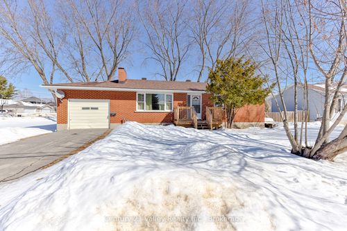 104 Arthur St, Arnprior, ON, K7S1A4 | Card Image