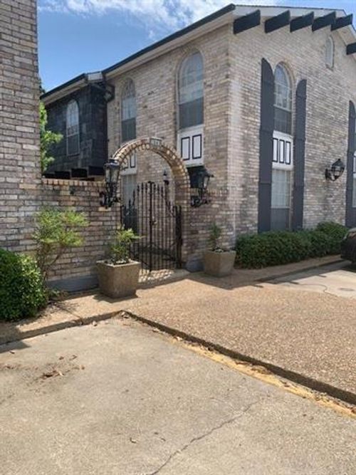 3849 Ridgelake Dr, Metairie, LA, 70002-7206 | Card Image