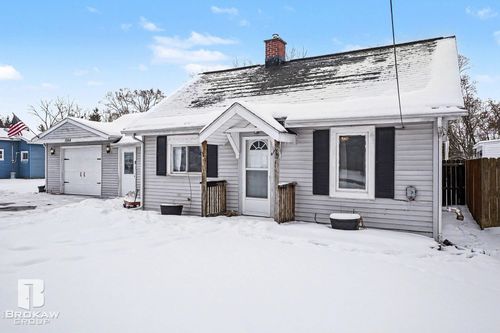 1084 Midland Rd, Bay City, MI, 48706-9422 | Card Image