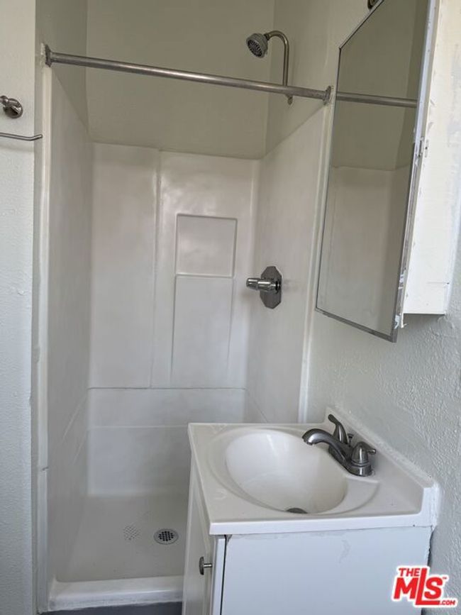 APT-406 - 920 S Hobart Blvd, Condo with 0 bedrooms, 1 bathrooms and null parking in Los Angeles CA | Image 5