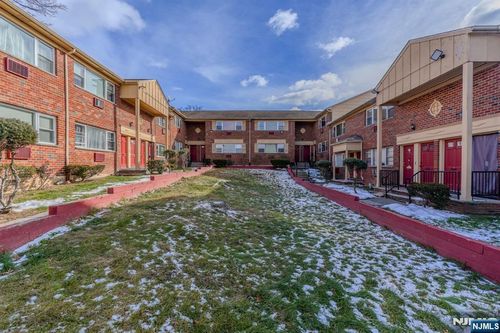 916 Stuyvesant Ave, Irvington, NJ, 07111-5144 | Card Image