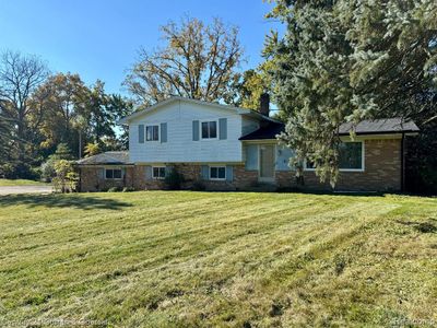 25115 Martindale Road, Home with 4 bedrooms, 2 bathrooms and null parking in South Lyon MI | Image 3