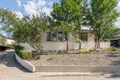 1307 Malibu Dr, Kerrville, TX, 78028-2243 | Card Image